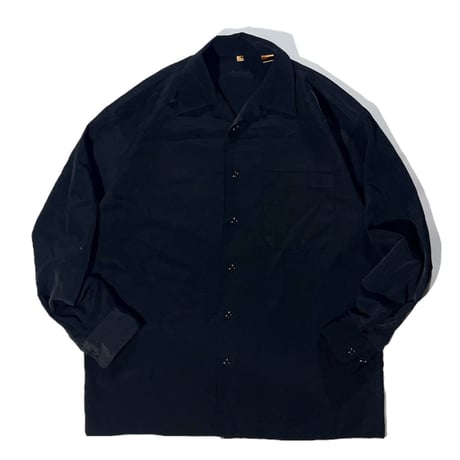 L/S black open collar shirt