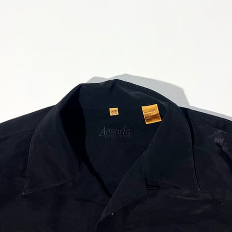 L/S black open collar shirt