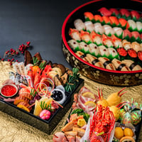 購入特典付き　「海座」彩 二段重（全36品）＆祝寿司（10種50貫）　【おせちのお届け日：2025/12/30（火）】