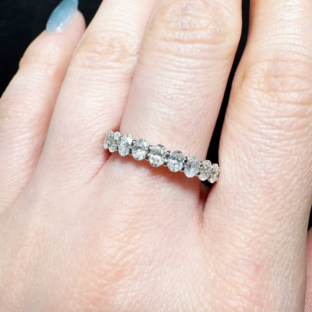 Pt950 0.70ct オーバルカット ダイヤモンド エタニティリング