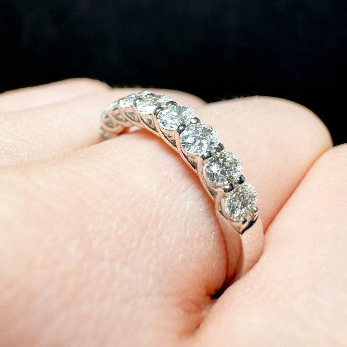Pt950 0.70ct オーバルカット ダイヤモンド エタニティリング