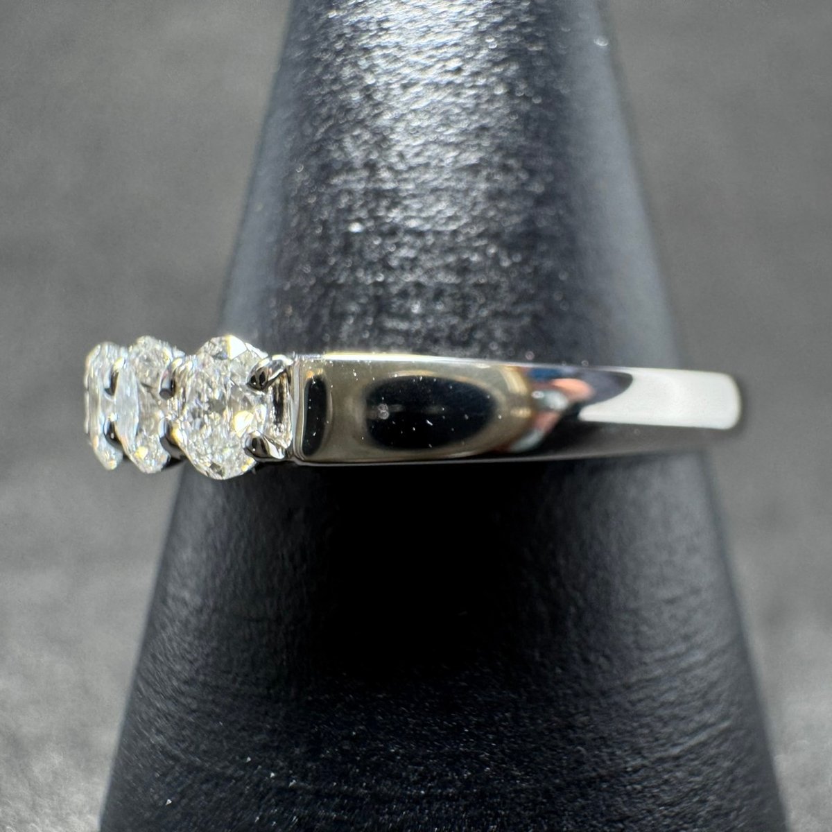Pt950 0.70ct オーバルカット ダイヤモンド エタニティリング