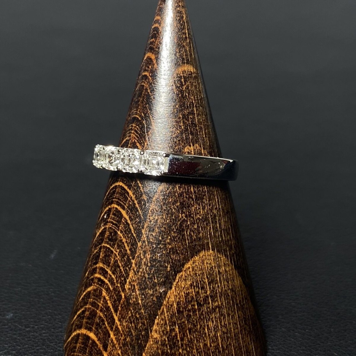 Pt1.036ctエメラルドカットエタニティリング | 日本最大級の品