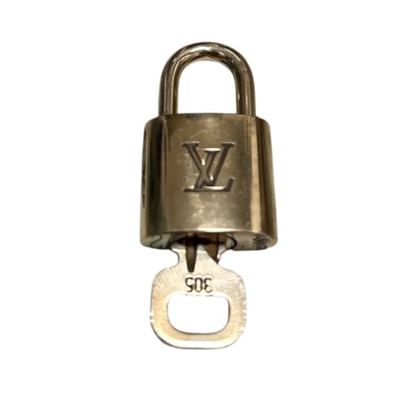 LOUIS VUITTON カデナ (305)