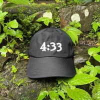 GARBAGE PRE CURVE BRIM 6 PANEL CAP (4:33) Black x White