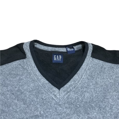 GAP V-Neck Fleece 2