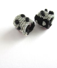 水玉のピアス・イヤリング