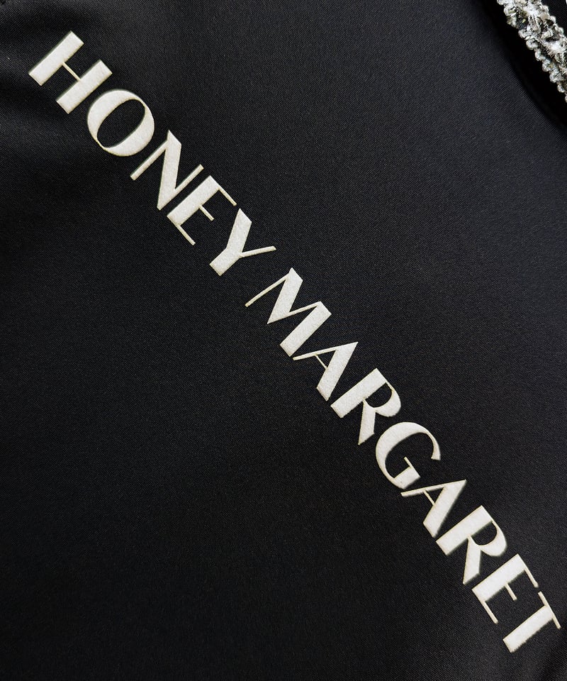 フリルテープ付きバックロゴポロシャツ ブラック | HONEY MARGARET