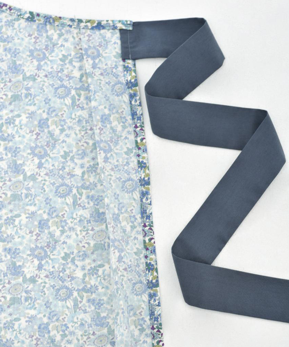 小花柄エプロン(紺 / グレー) | La sincerite