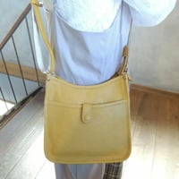 17800円 小振り 長財布ピッタリサイズ ショルダーバッグ☆牛革