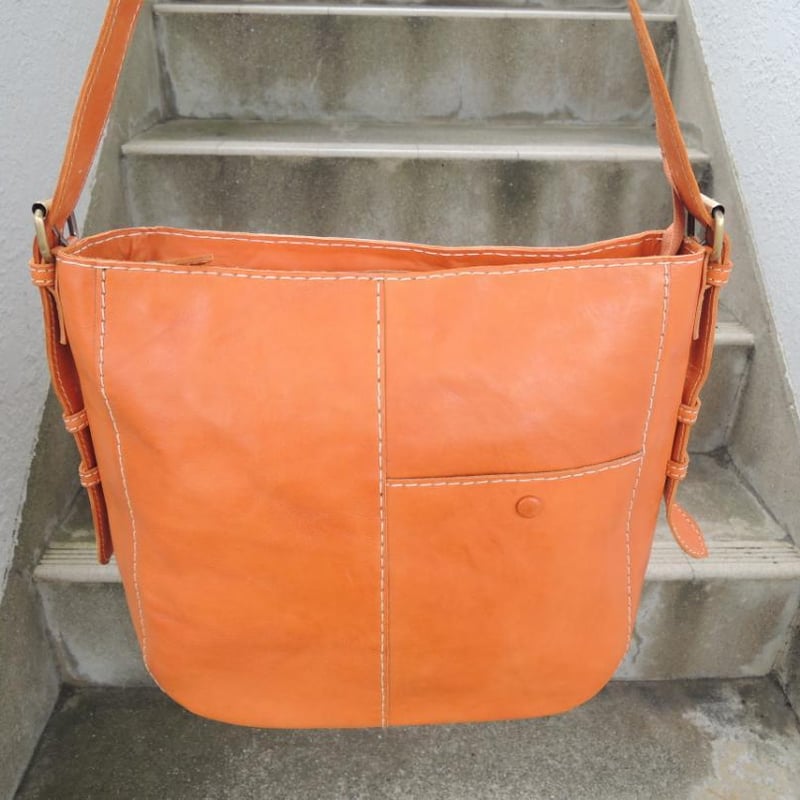 19800円☆大き目ショルダー バッグ A4ラクラク☆牛革 外ポケット 19800円☆大き目ショルダー バッグ A4ラクラク☆牛革 外ポケット