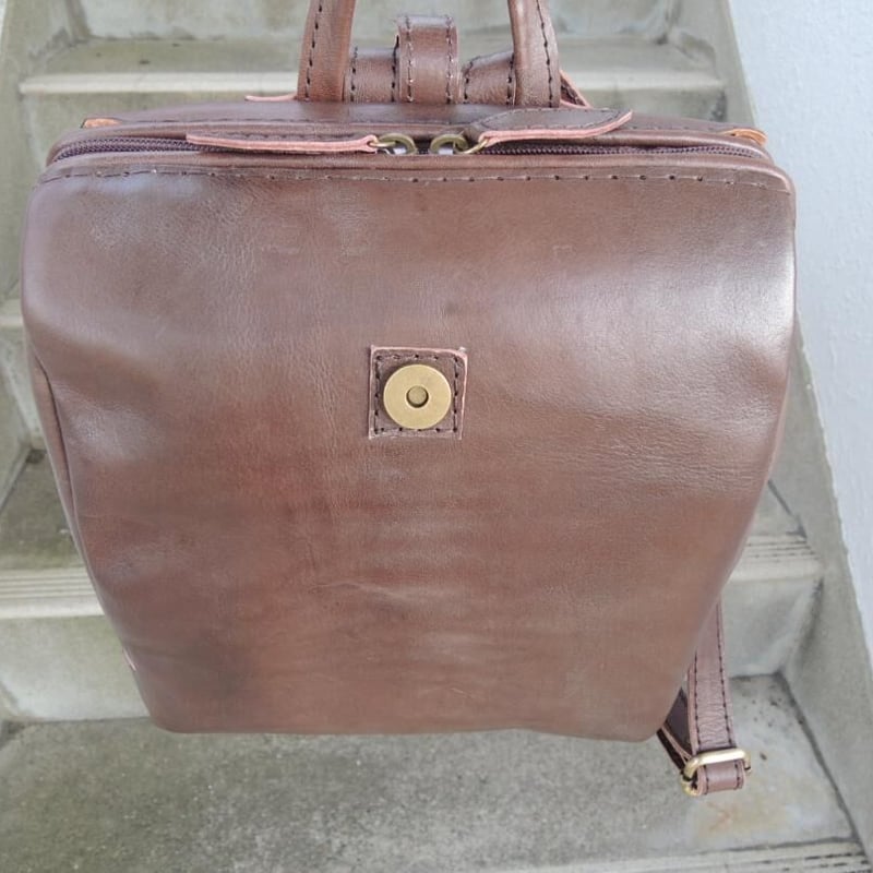 15800円☆ スクエア リュック 牛革 小振り パカっと開く | MITT 