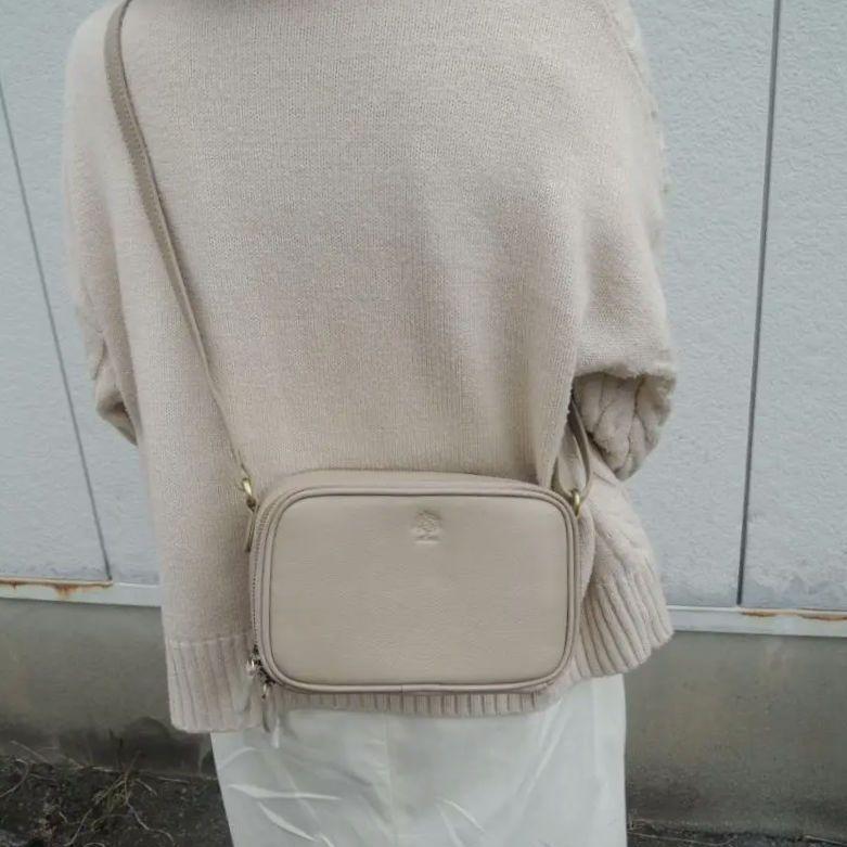 19800円 小型 大容量 牛革 スクエア ウオレット ショルダー | MITT