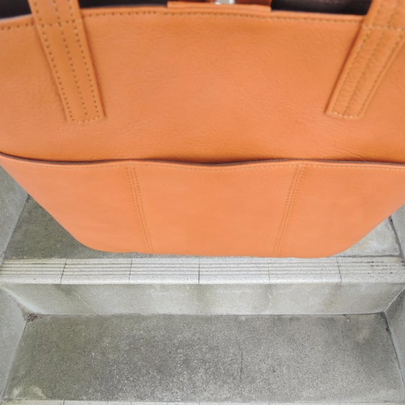 16800円☆3層 トートバッグ 底鋲付 牛革 ポケット沢山 | MITT
