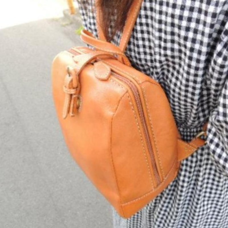 17800円☆ スクエア リュック 牛革 小振り パカっと開く | MITT 17800円☆ スクエア リュック 牛革 小振り パカっと開く | MITT