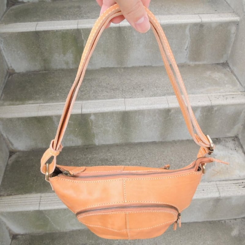 新品 送料込み☆通常15000円 ショルダーバッグ☆牛革 前ポケット 15000円 ショルダーバッグ☆牛革 前ポケット | MITT