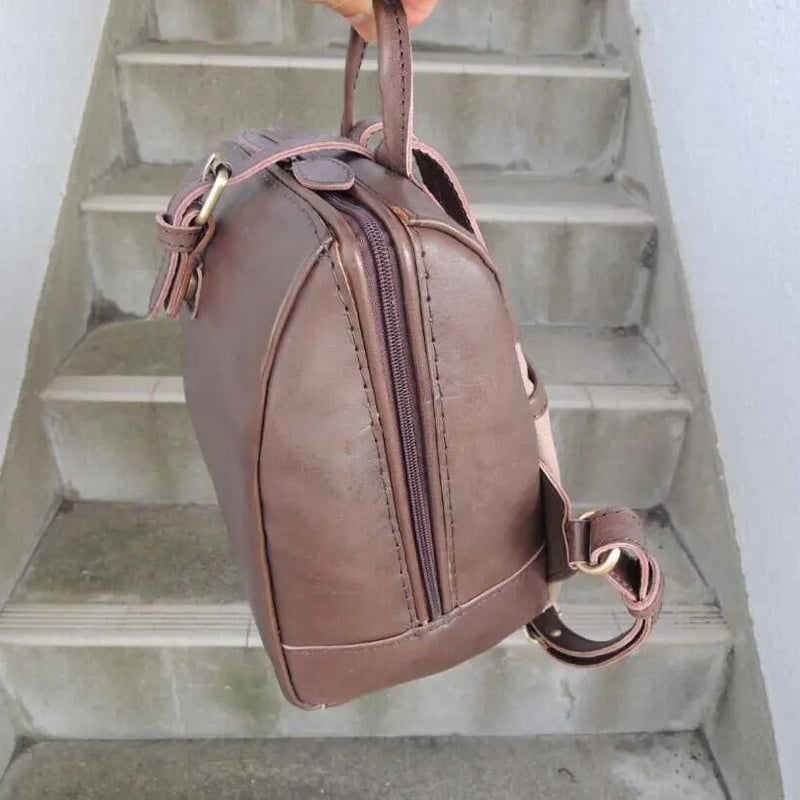 15800円☆ スクエア リュック 牛革 小振り パカっと開く | MITT 