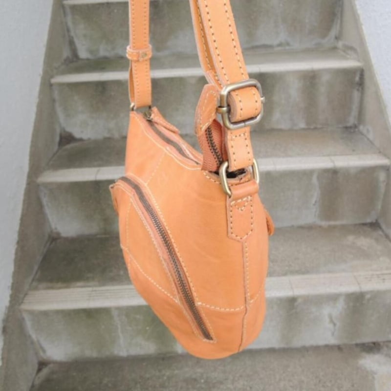 新品 送料込み☆通常15000円 ショルダーバッグ☆牛革 前ポケット 15000円 ショルダーバッグ☆牛革 前ポケット | MITT