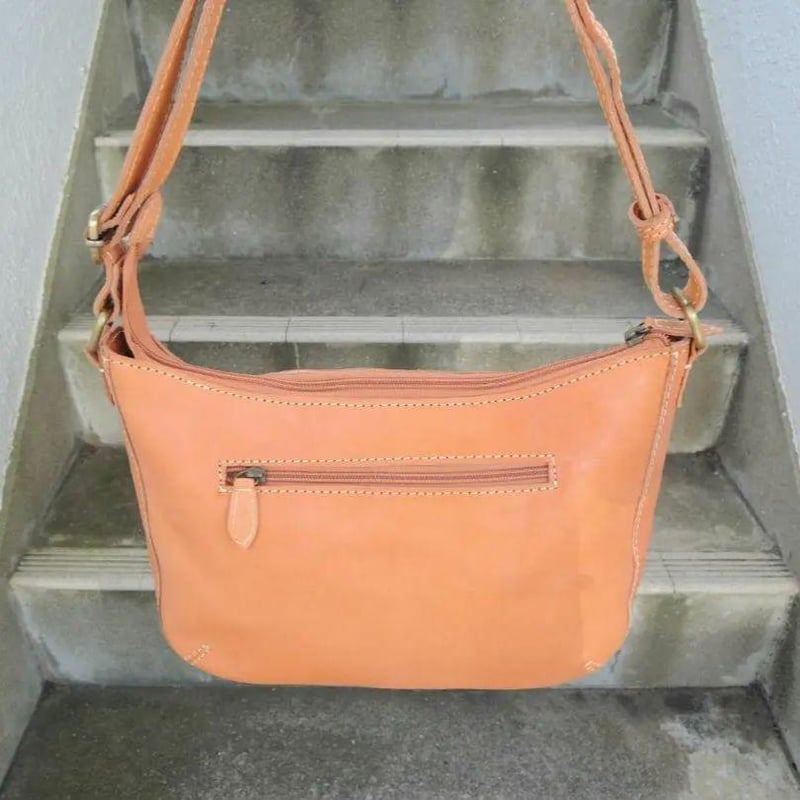 15800円 ショルダーバッグ☆牛革 前ポケット | MITT