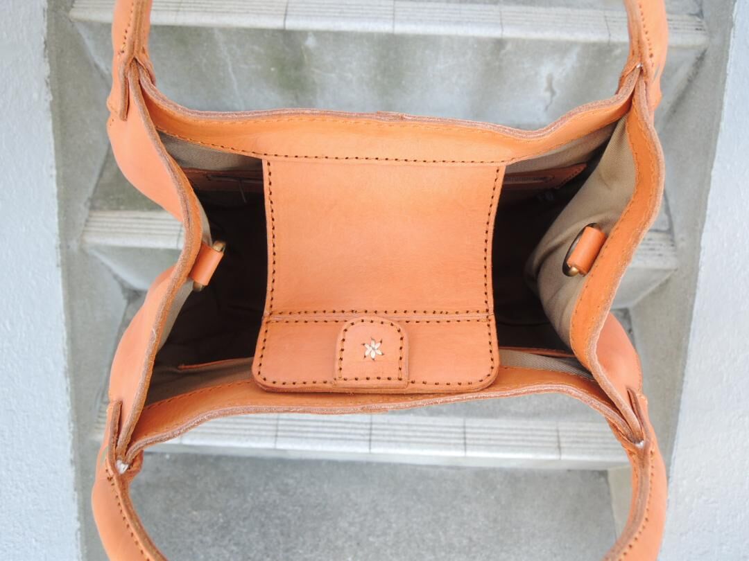 新品 送料込☆15800円 小振り 牛革☆ハンド ショルダー バッグ 【公式 