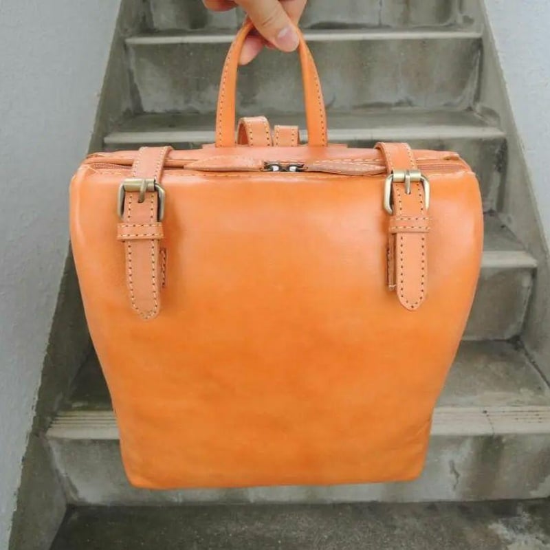 19800円 スクエア リュック A4 牛革 パカっと開く | MITT 