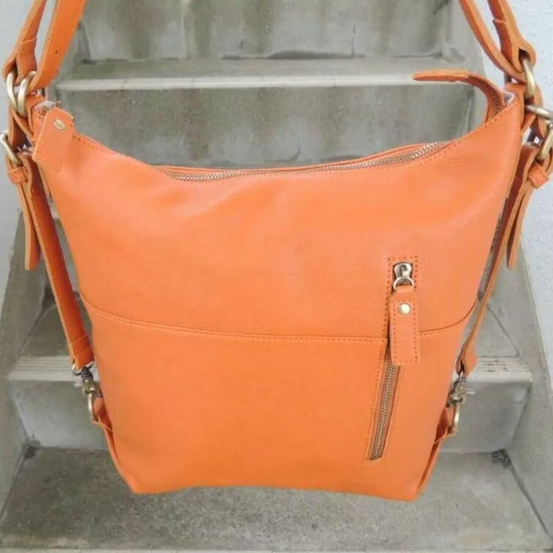 新品 20000円☆2WAY リュック ショルダー バッグ☆縦横 A4 牛革 新品 20000円☆2WAY リュック ショルダー バッグ☆縦横 A4 牛革
