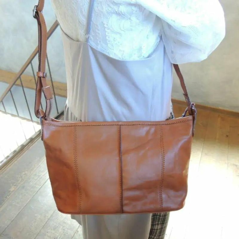 新品 送料込み☆通常13000円 小振り ショルダーバッグ☆牛革 新品 送料込み☆通常13000円 小振り ショルダーバッグ☆牛革