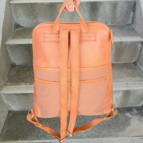 16800円☆前ファスナー ラウンド 牛革 リュック Ａ４☆