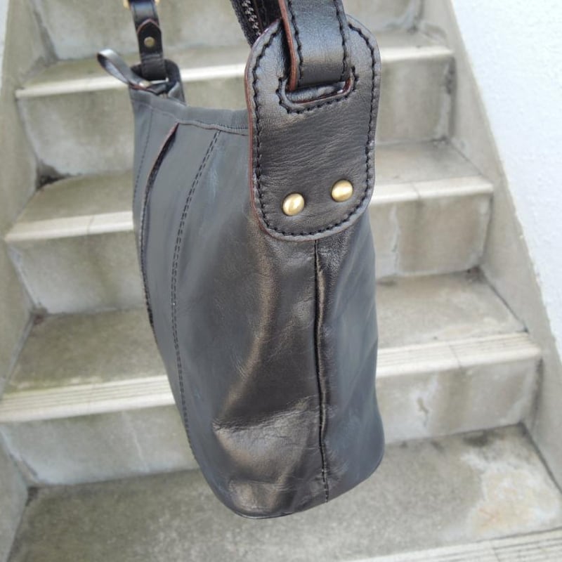 新品 送料込み☆通常13000円 小振り ショルダーバッグ☆牛革 新品 送料込み☆通常13000円 小振り ショルダーバッグ☆牛革
