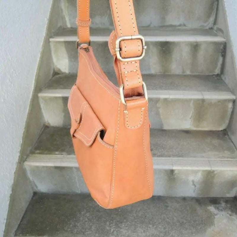 15800円 ショルダーバッグ☆牛革 前ポケット | MITT