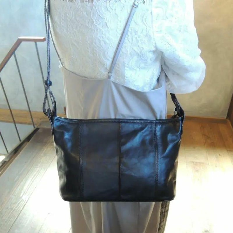 新品 送料込み☆通常13000円 小振り ショルダーバッグ☆牛革 新品 送料込み☆通常13000円 小振り ショルダーバッグ☆牛革