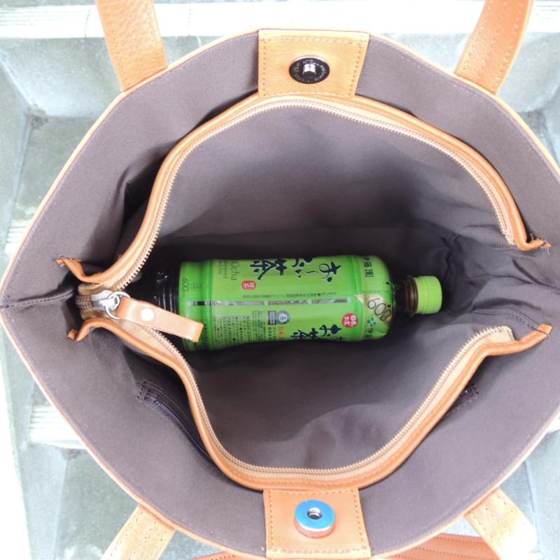 【取り置き品】2wayトート｜ポケットたくさん・ストラップ・底鋲付き 16800円☆3層 トートバッグ 底鋲付 牛革 ポケット沢山 | MITT