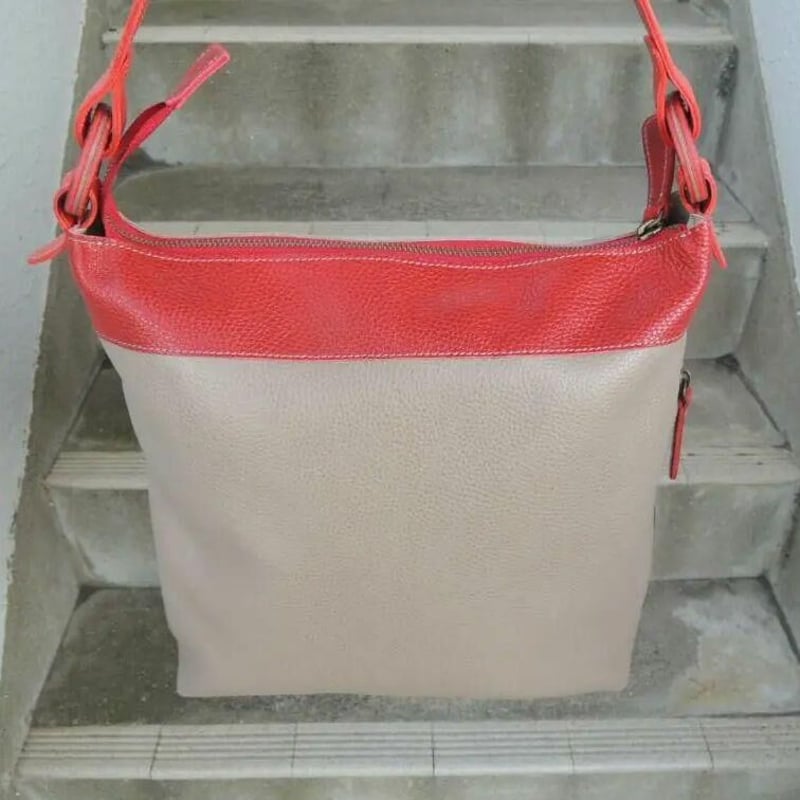 牛革 17800円 ショルダーバッグ☆A4 縦横 切り返し 仕切り | MITT 