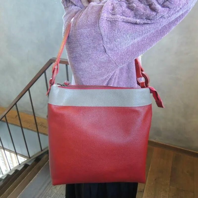 牛革 17800円 ショルダーバッグ☆A4 縦横 切り返し 仕切り | MITT 