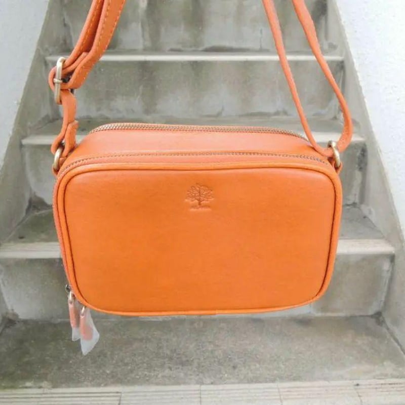 19800円 小型 大容量 牛革 スクエア ウオレット ショルダー ☆ | MITT