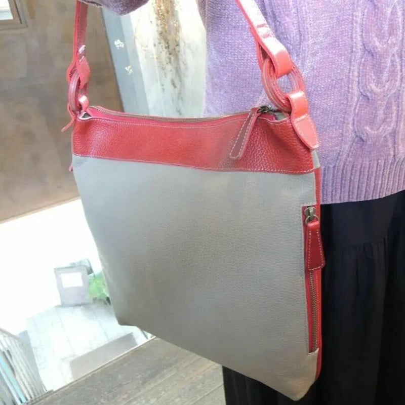 牛革 17800円 ショルダーバッグ☆A4 縦横 切り返し 仕切り | MITT 