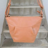 小振り 16800円 ショルダーバッグ☆牛革☆軽い！