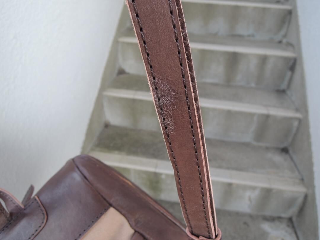 15800円☆ スクエア リュック 牛革 小振り パカっと開く | MITT 