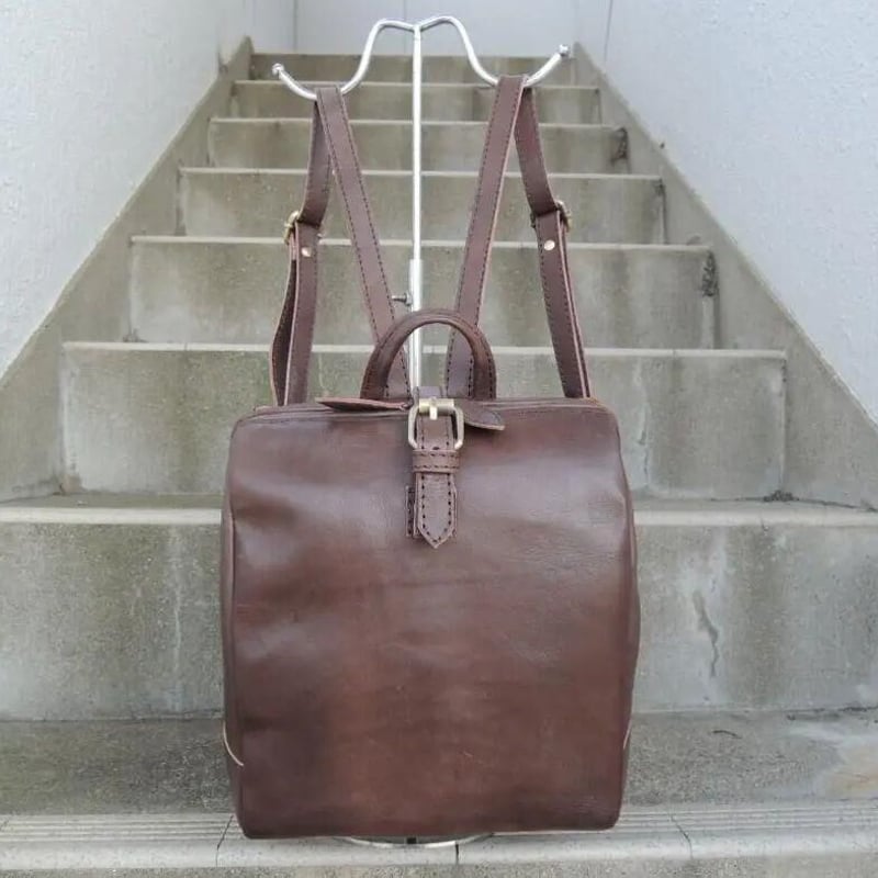 15800円☆ スクエア リュック 牛革 小振り パカっと開く | MITT 