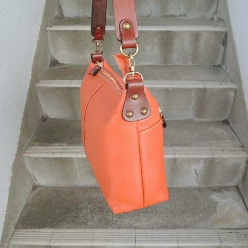 17800円☆ 2WAY ハンド ショルダー バッグ ☆やわらか牛革 17800円☆ 2WAY ハンド ショルダー バッグ ☆やわらか牛革