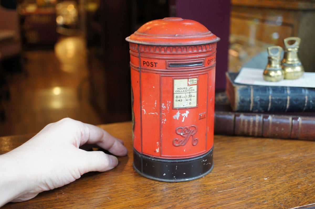 お取り置きイギリスアンティークポストカード　左向きセピアなエレンちゃん お取り置きイギリスアンティークポストカード 左向きセピアな