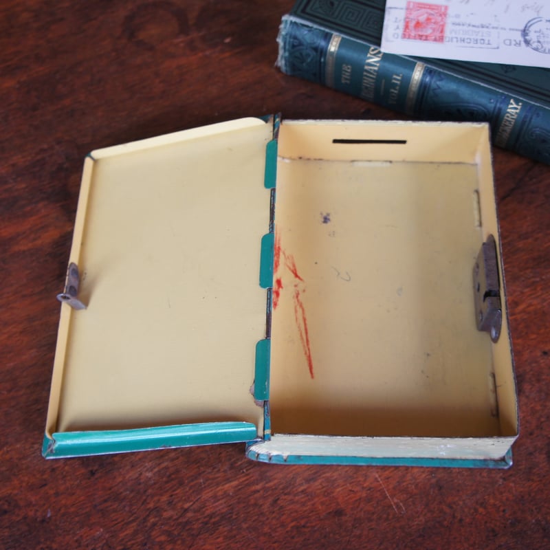 本型のカン 貯金箱 ビンテージ イギリス | Antiquesティンズ