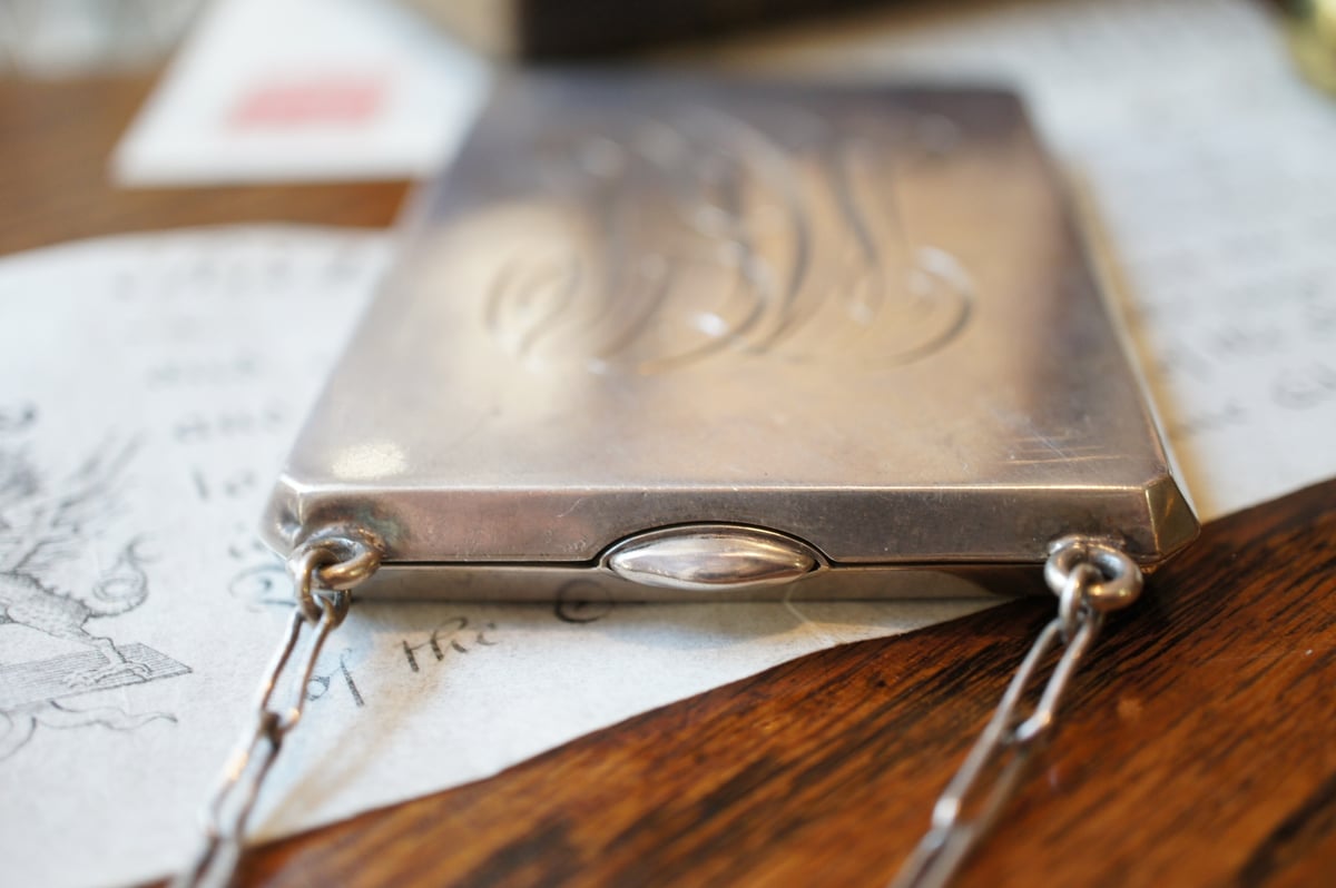 G8562 シルバーのコインケース アンティーク | Antiquesティンズ