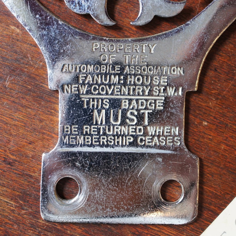 L1504 カーバッジ AA イギリス ビンテージ | Antiquesティンズコレクション