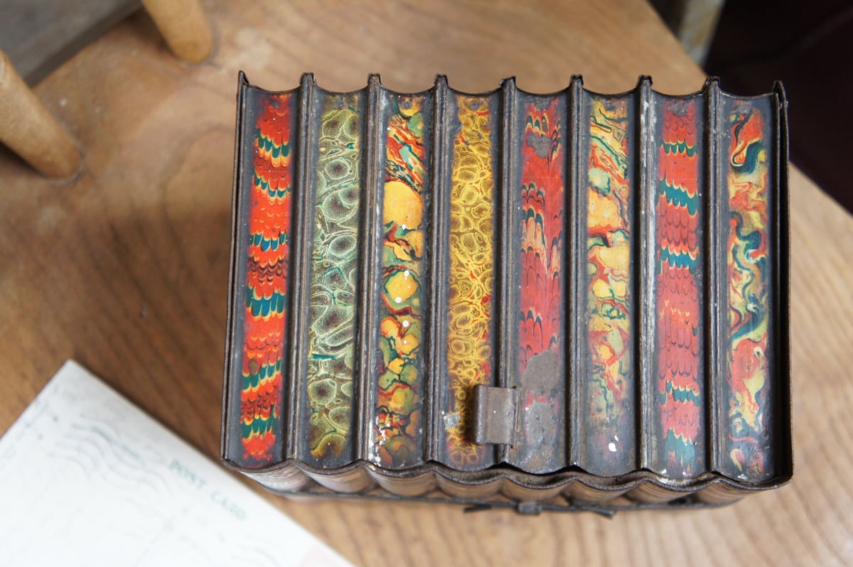 ハントリーパーマー 本型カン イギリス アンティーク ティン缶