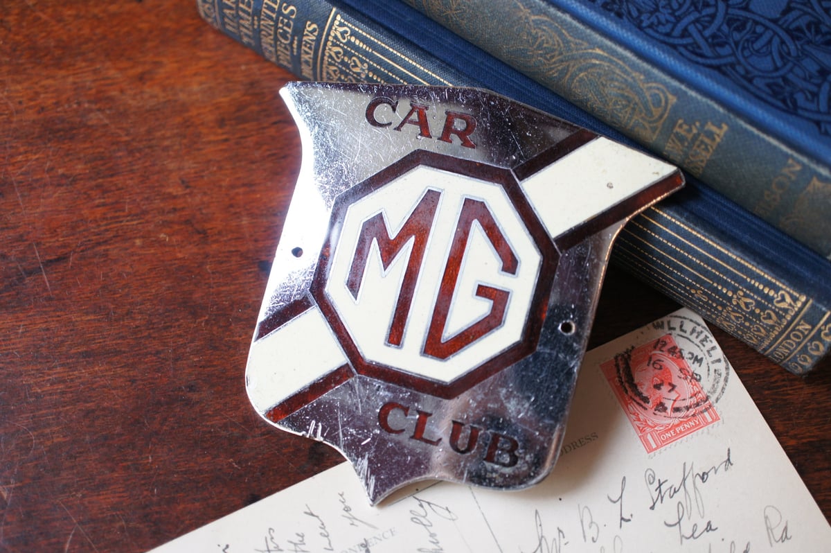 MG モーリス・ガレージ グリルバッジ カーバッジ 英国製 新品 MG モーリス ガレージ グリルバッジ カーバッジ 英国製 - メルカリ