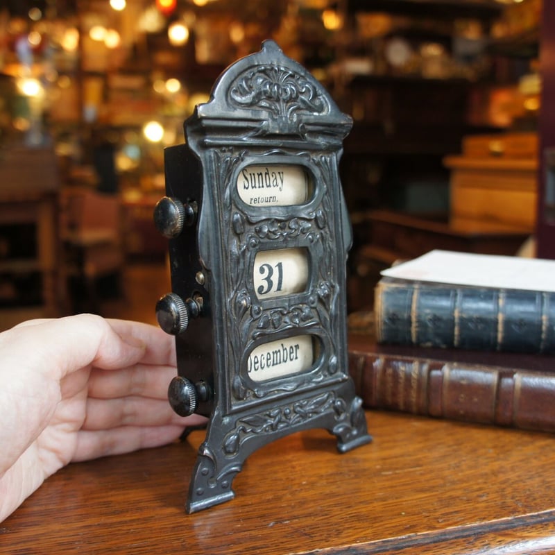 卓上カレンダー アンティーク イギリス | Antiquesティンズ 卓上カレンダー アンティーク イギリス | Antiquesティンズ