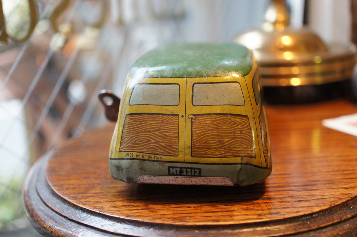 ブリキおもちゃ車 楽天市場】ウインドアップカー ブリキのおもちゃ ゼンマイ仕掛け