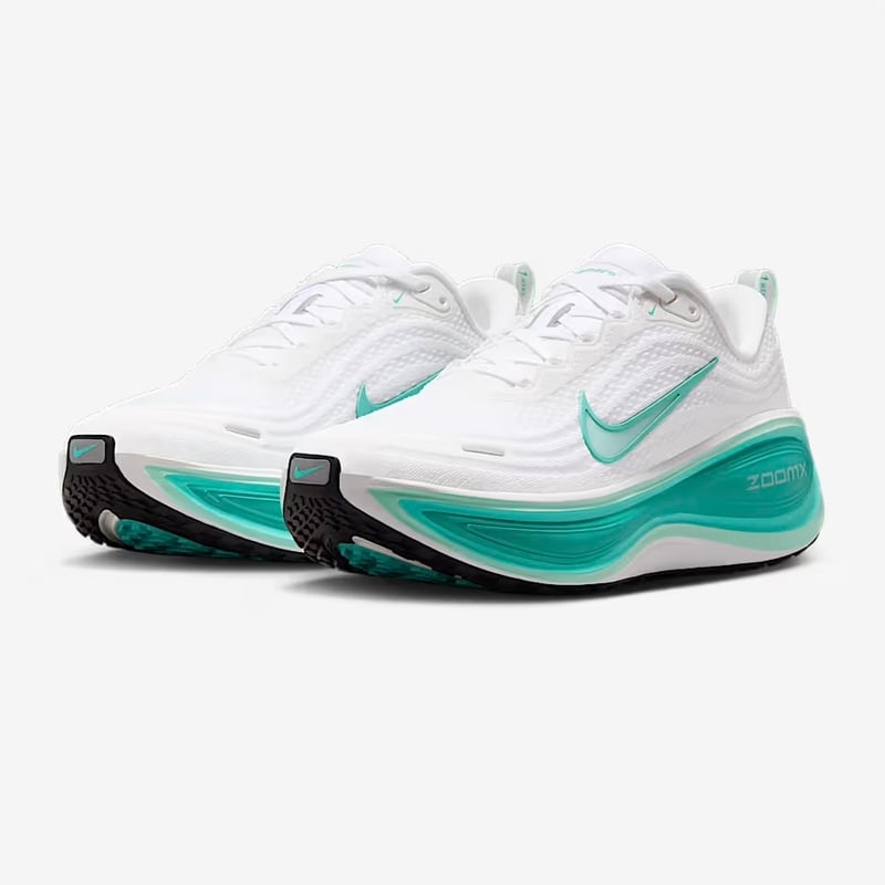 Nike Vomero Plus ナイキ ボメロ プラス 美品 ナイキ ボメロ プラス HV8154 (ランニングシューズ) 価格比較