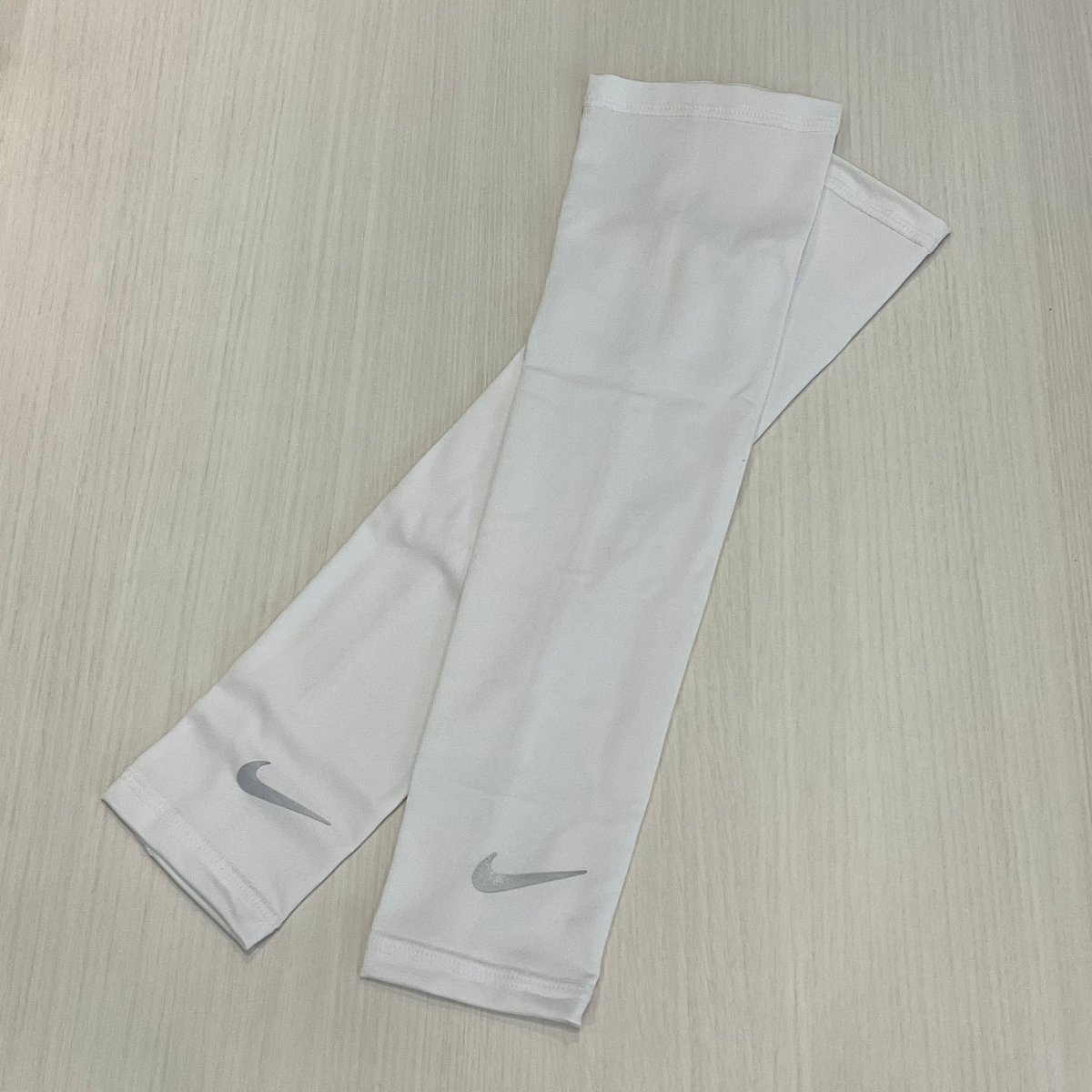 SALE 30％OFF】ナイキ DRI-FIT UV アームスリーブ S-Mサイズのみ(RN